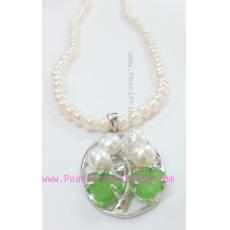 Small White Pearl Necklace with Flower Pendant: สร้อยไข่มุกกลมเกรด A จี้ดอกไม้น่ารัก