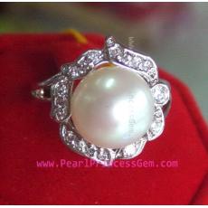 Grand Pearl Ring: แหวนไข่มุกทองคำขาวสุดหรู