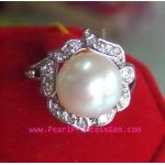 Grand Pearl Ring: แหวนไข่มุกทองคำขาวสุดหรู