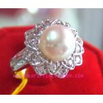 Diamond Sunflower Pearl Ring: แหวนไข่มุกทรงดอกทานตะวันเรือนทองคำขาว