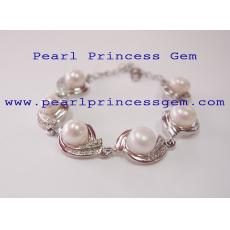 White Pearl Bracelet: สร้อยข้อมือประดับไข่มุกแท้สีขาว