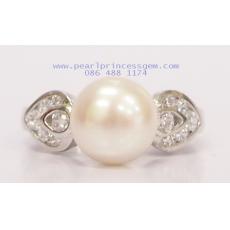 White Pearl with Diamond Glimmer Ring:แหวนไข่มุกไข่ขนาบใบโพธิ์ฝังเพชร(WG)