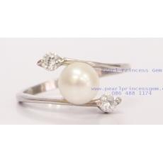 White Pearl Rings:แหวนไข่มุกแท้ประดับเพชรไขว้(WG)
