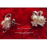 White Pearl and Diamond Glimmer Earrings:ต่างหูไข่มุกแท้ประดับเพชร(WG)
