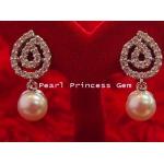 White Pearl and Diamond Glimmer Earrings:ต่างหูไข่มุกแท้ประดับเพชร(ห้อยสั้น)
