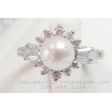 White Pearl and Diamond Glimmer Ring:แหวนไข่มุกล้อมเพชร(WG)