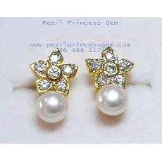 White Pearl and Diamond Flower Earrings:ต่างหูไข่มุกแท้ประดับดอกไม้เพชร(YG)