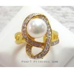 White Pearl and Diamond Glimmer Ring:แหวนไข่มุกโอบเพชร(YG)