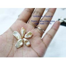 Floral Shape Baroque Pearl : ไข่มุกทรงกลีบดอกไม้สีพีชเหลือบทอง (12x9)