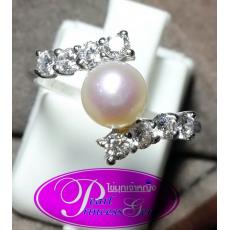 Classic Style Pearl Ring : แหวนไข่มุกแท้ประดับบ่าเพชร
