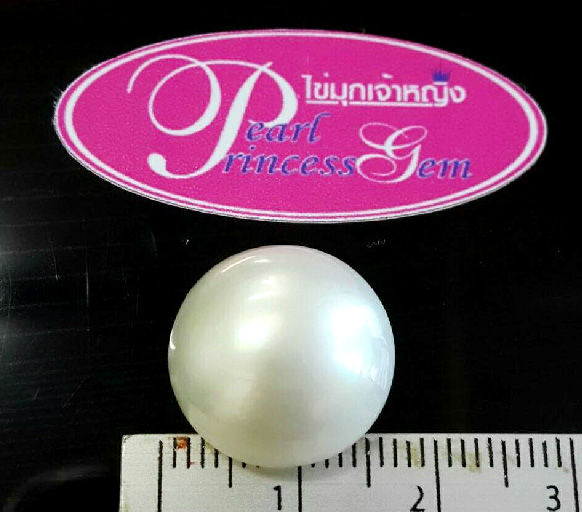 Mabe Pearl:ไข่มุกมาบิเม็ดร่วง : ไข่มุกมาบิแท้ เป็นไข่มุกแท้เม็ดขนาดใหญ่ โดยเม็ดนี้มีขนาดใหญ่มากถึง 16.5 มม. ผิววาวสวยงามมาก