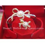 Bow Pearl Set: ชุดกำไลและแหวนไข่มุกทรงโบว์ประดับเพชร