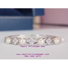 White Pearl Bracelet:กำไลข้อมือไข่มุกแท้ดอกกาหลง