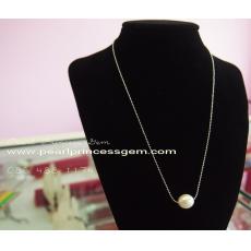 Pearl on Silver Line Necklace:สร้อยไข่มุกแท้บนตัวเรือนสีเงิน