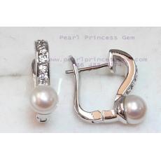 White Pearl Earrings:ต่างหูไข่มุกแท้แบบขาล็อกเรียบหรู(WG)