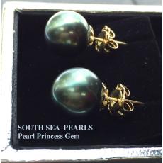 ต่างหูไข่มุกเซาท์ซีสีเขียวเข้มเหลือบน้ำเงิน ; Green South Sea Pearls